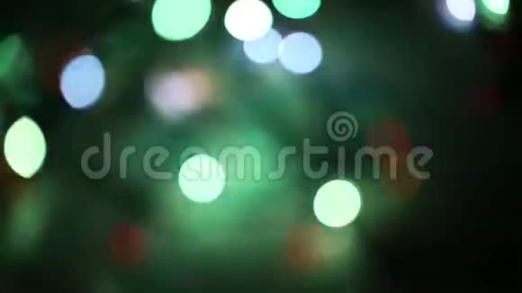 摘要圣诞背景在博克闪烁的花环灯光模糊视频的预览图
