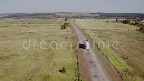 夏季美丽乡村公路上卡车航拍镜头视频的预览图