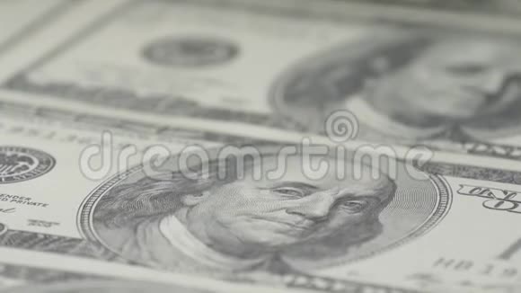 百元钞票特写运动滑块2钞票的宏观摄影本杰明富兰克林的肖像视频的预览图