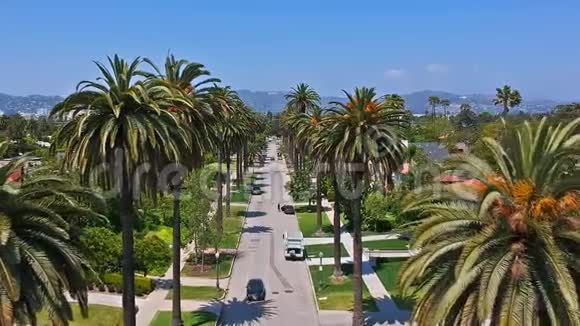 美国加州洛杉矶好莱坞标志和温莎大道的空中景观视频的预览图