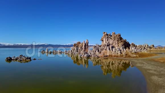 加州莫诺湖和图法专栏旅游摄影视频的预览图
