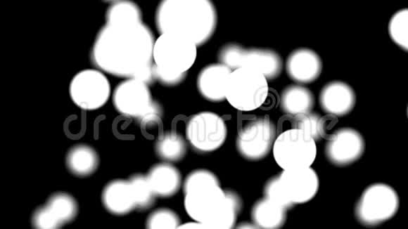 白色球是在黑色背景上随机移动的动画视频的预览图