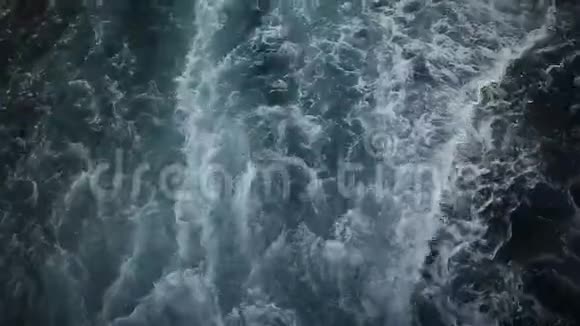 海水运动后的海船戏剧性风景如画水的运动之美视频的预览图