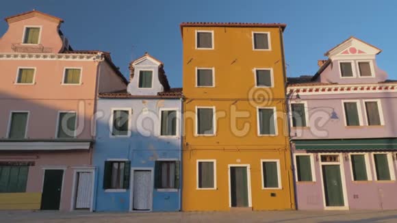 意大利布拉诺岛传统彩色房屋视频的预览图