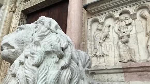 意大利莫迪纳280818莫迪纳杜莫立面右侧的雕塑教科文组织遗址罗马天主教堂石头视频的预览图
