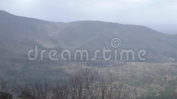 佐治亚州堡山公园在去堡山的路上一个更近的俯瞰盘视频的预览图