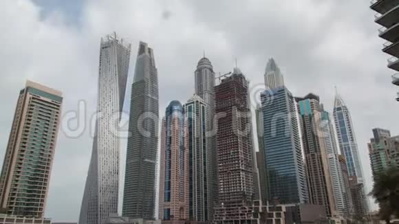 迪拜码头摩天大楼超脱视频的预览图