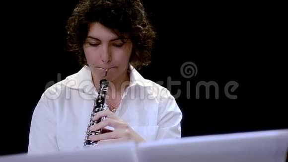 双簧管音乐视频的预览图