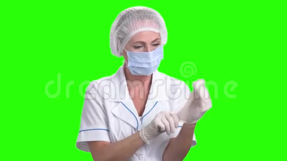 女医生戴上白手套视频的预览图