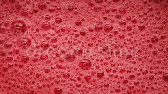 红色泡沫与气泡爆裂视频的预览图