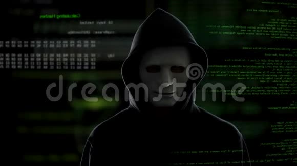 危险的男性黑客在密码背景下停止黑客程序网络犯罪视频的预览图