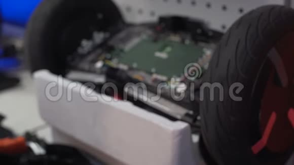 Segway维修现代机械车间创新技术示范视频的预览图