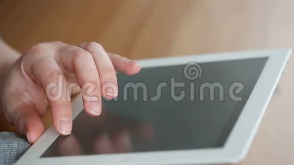 触摸式平板电脑表面触摸屏视频的预览图