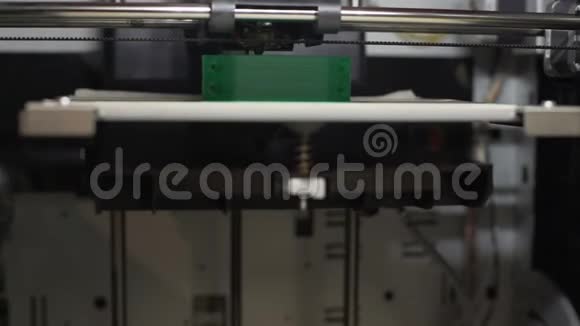 工业零件3D打印制造演示高端技术视频的预览图