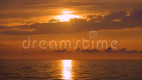 迷人的黑海日落风景如画的浪漫海景佐治亚巴统视频的预览图
