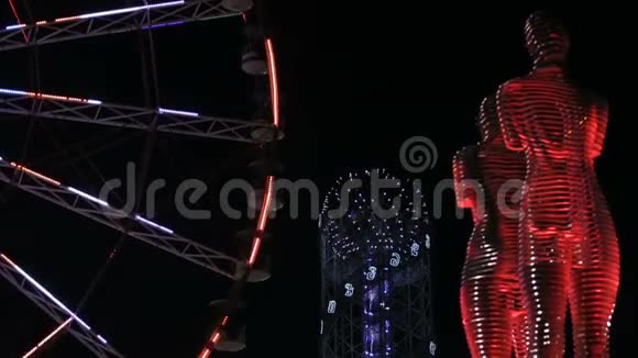 阿里和尼诺纪念碑夜光大道乔治亚州巴统视频的预览图