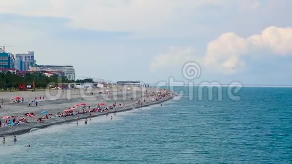 海滩黑海海岸线懒洋洋的暑假的游客视频的预览图