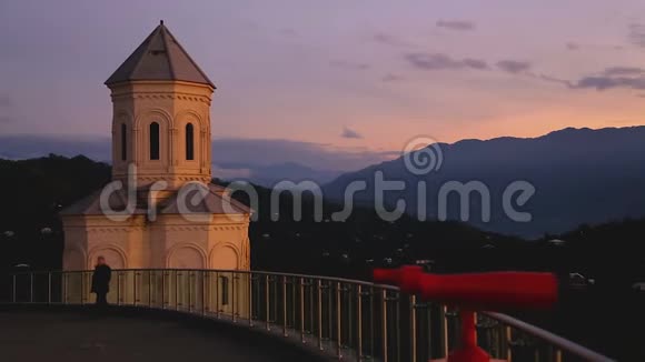 格鲁吉亚索道附近的巴统观景台景观和老教堂视频的预览图