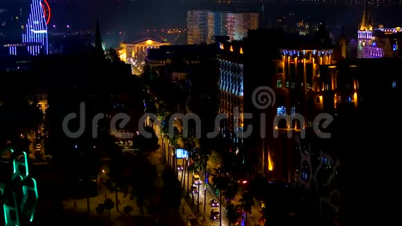 照明建筑和繁忙的街道与汽车在巴统夜间城市生活视频的预览图
