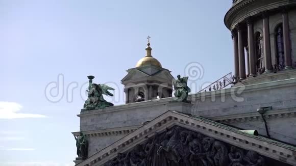 圣彼得堡的伊萨克斯大教堂和女鞋视频的预览图