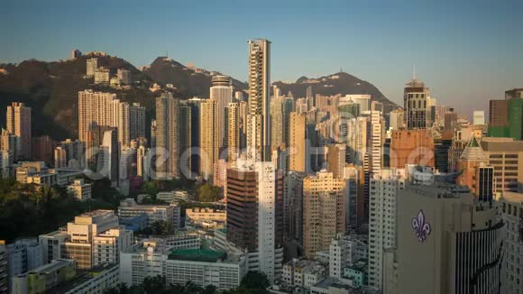 香港2018年5月早上从上面看到湾仔市区的日出景观视频的预览图