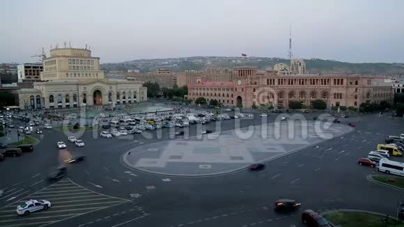 照亮的共和国广场亚美尼亚历史博物馆每天晚上视频的预览图