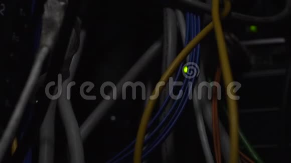 服务器机房的电子彩线关闭计算机工业设备视频的预览图