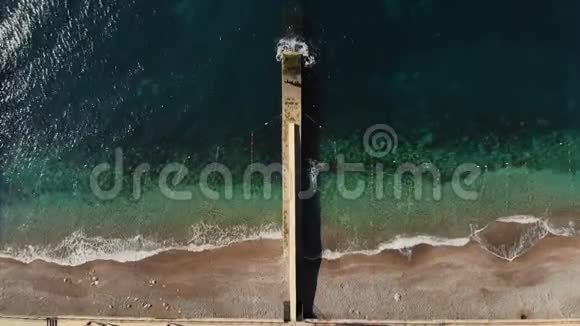 绿松石海景海堤视频的预览图