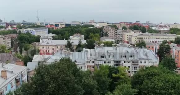 亚罗斯拉夫尔地区建筑物的鸟瞰图视频的预览图
