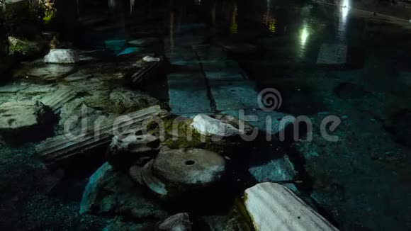 克利奥帕特拉的夜景古色古香的希阿拉波利斯帕穆卡莱丹尼斯利土耳其视频的预览图