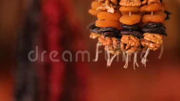 美味的干果和坚果传统白种人甜点当地商店视频的预览图