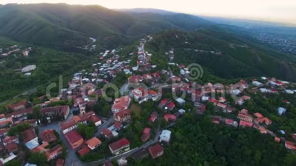 格鲁吉亚的生态旅游美丽的锡格纳吉镇迷人的鸟瞰图视频的预览图