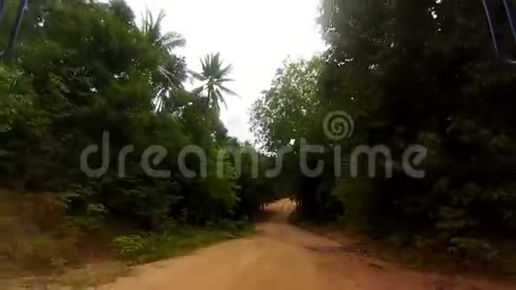 泰国高番根丛林路视频的预览图