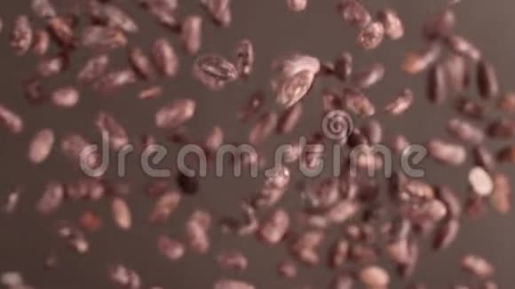 马尔科注射的芸豆正在缓慢运动下降缓慢运动的食物射击1080h240fps超低的食物视频的预览图