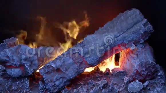 壁炉里的火焰视频的预览图