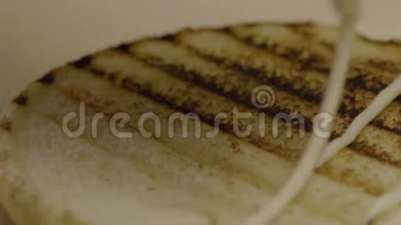 大厨面酱面包汉堡包视频的预览图