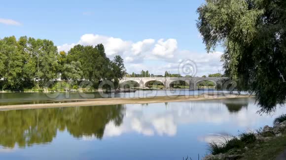 威尔逊桥在图尔斯一个城镇在法国中西部视频的预览图