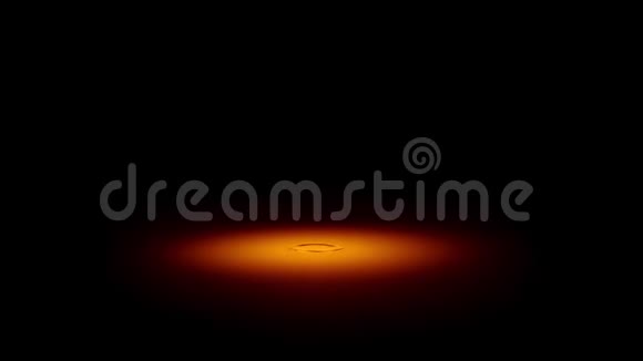 黑色背景上橙色光斑的水滴液体缓慢滴入视频的预览图