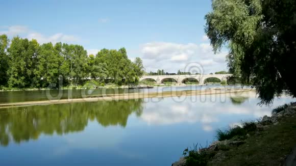 威尔逊桥在图尔斯一个城镇在法国中西部视频的预览图