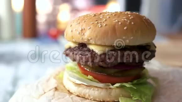 有芝麻的汉堡视频的预览图