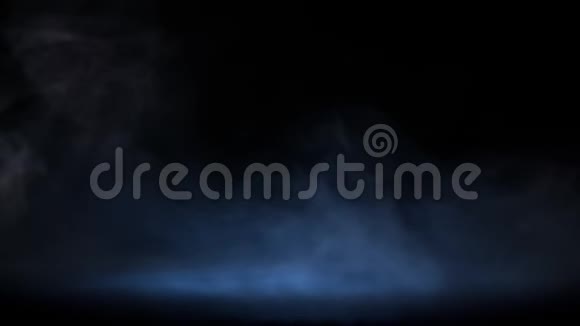 蓝光点落在水面上的柠檬果和冷雾云溅起水花缓慢滴下视频的预览图