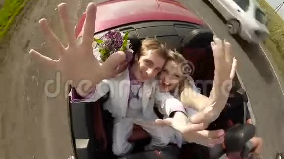 新婚快乐的车视频的预览图