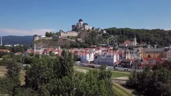 斯洛伐克特伦辛老城航空公司视频的预览图