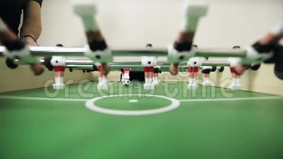 夹式桌子足球视频的预览图