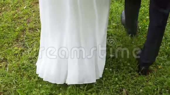新郎新娘慢走视频的预览图