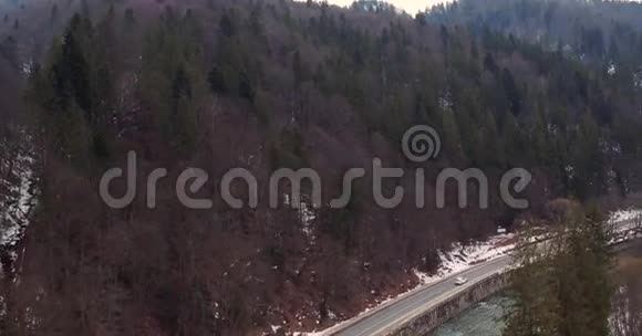冬季山路视频的预览图