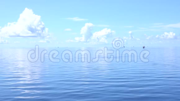 海景美丽的天空与海上油田平台视频的预览图