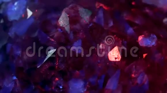 旋转的紫水晶背景概述视频的预览图