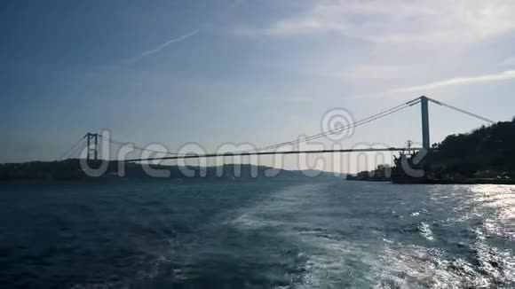 土耳其伊斯坦布尔博斯普鲁斯大桥剪影视频的预览图