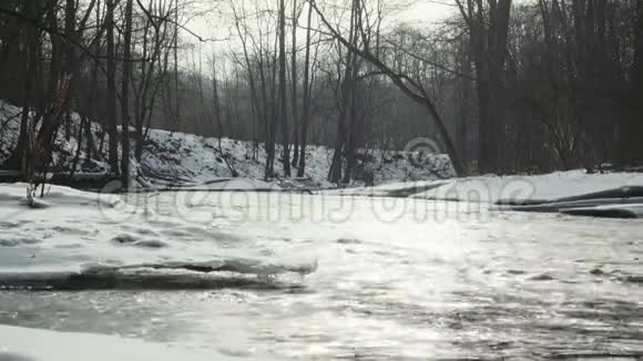 冬河流水视频的预览图